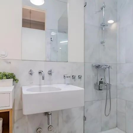 Very In Apartment *